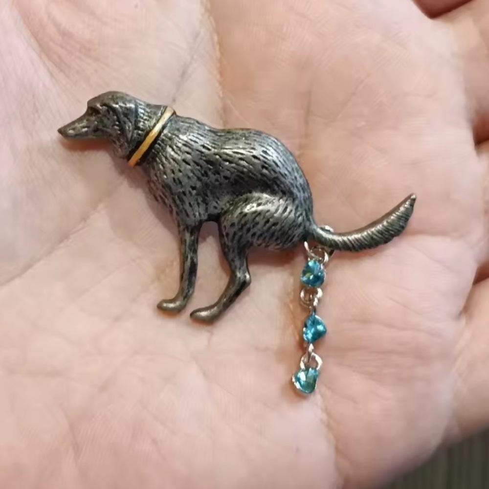 Pooping Dog Crystal Brooch - Picture 3 of 6